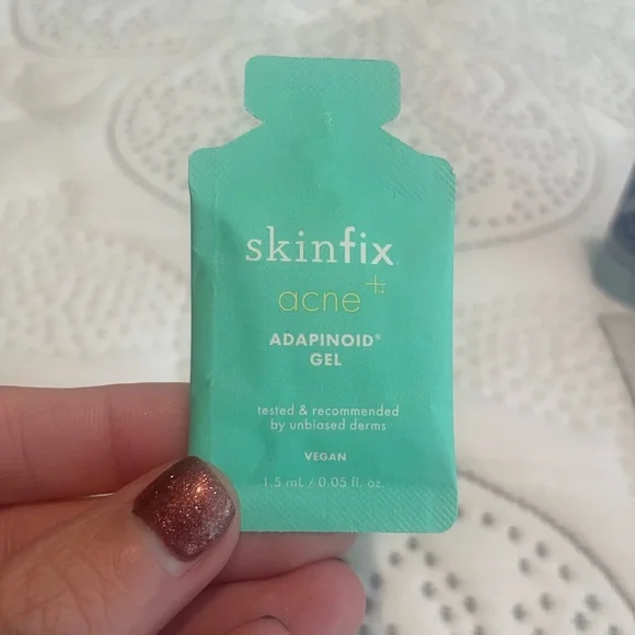 Small sized skin care bundle (mostly Estée Lauder with a few other samples) - Picture 7 of 9